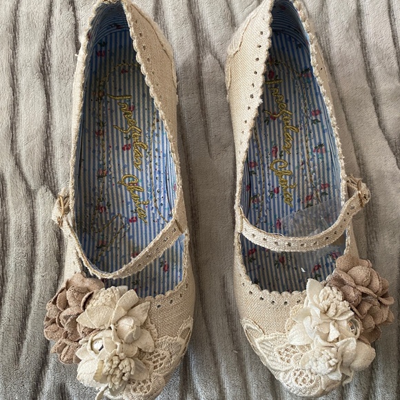 Irregular Choice Shoes - Irregular Choice Daisy Dayz cream kitten heels 39/8